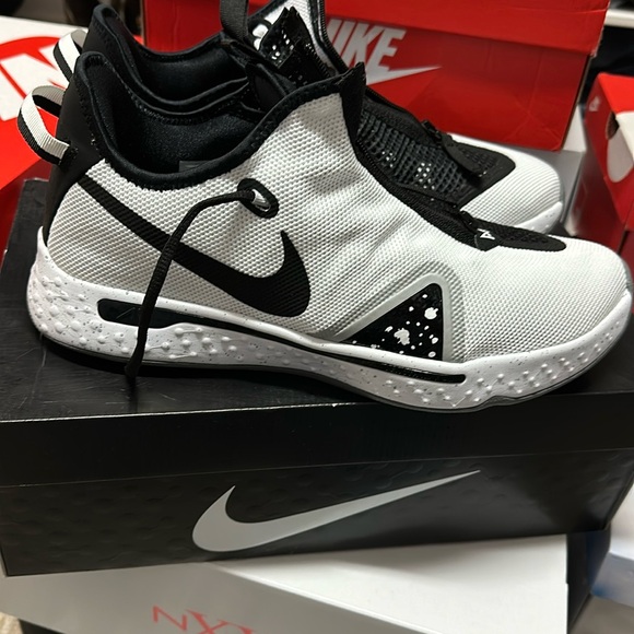 Nike Other - PG 4 Oreo Size 13